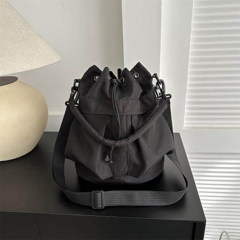 欧比韩版时尚尼龙布抽绳水桶包个性百搭手提单肩斜挎包日常休闲,箱包皮具/热销女包/男包,腋下包,淘宝优惠券,粉丝福利购,淘宝优惠卷