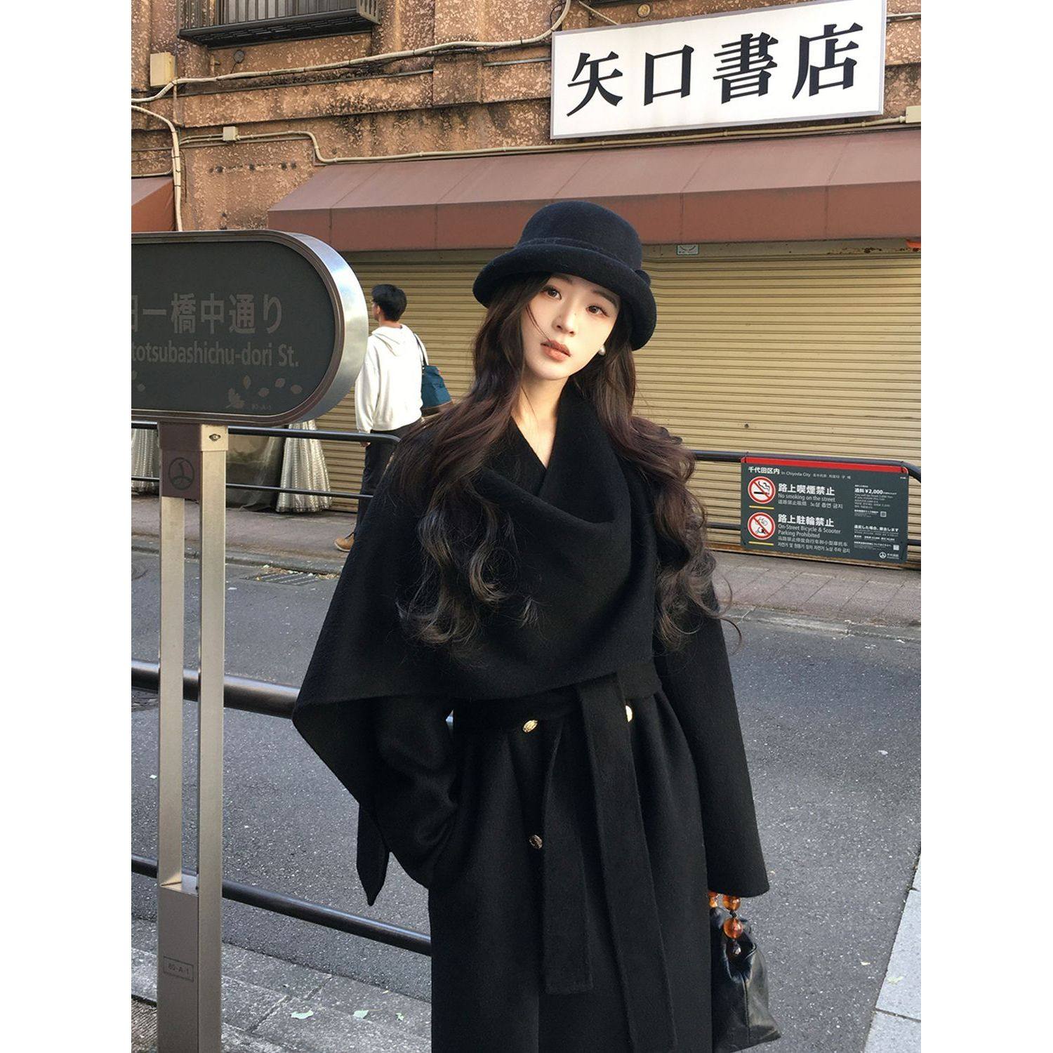 富家千金高级围巾斗篷黑色毛呢大衣女2025冬季气质韩系通勤外套