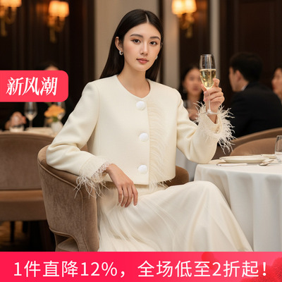 SOMSOM/索玛冬季新品气质圆领流苏装饰大纽扣短款小香风外套