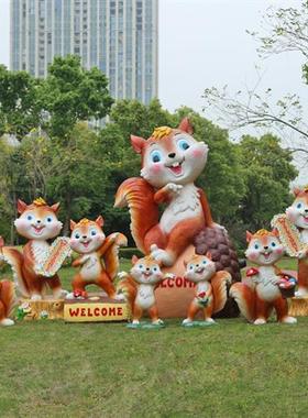 户外卡通松鼠雕塑园林景观幼儿园草坪装饰小品玻璃钢公园动物摆件