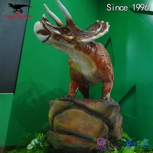 仿真景观玻璃钢雕塑制作工厂基地静态三角龙恐龙模型手工打磨制作