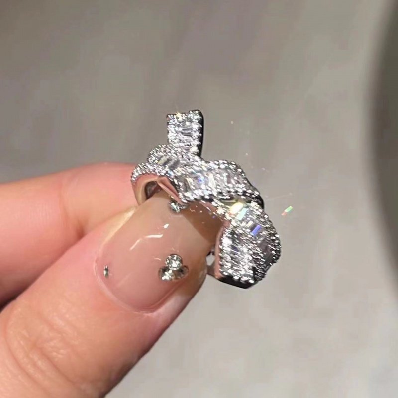 简单高级！超闪的排钻纽结戒指