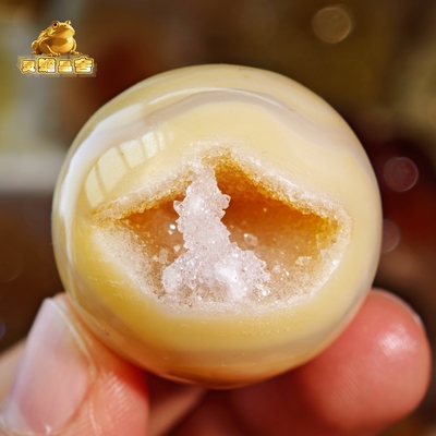 灵蟾晶舍｜生命树｜天然玛瑙粉色砂糖水晶开口笑带二次结晶摆件