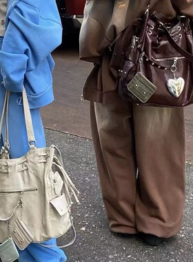 韩国Deinet包包女2025春夏新款铆钉机车风大容量斜挎单肩托特包潮