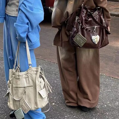 韩国Deinet包包女2025春夏新款铆钉机车风大容量斜挎单肩托特包潮