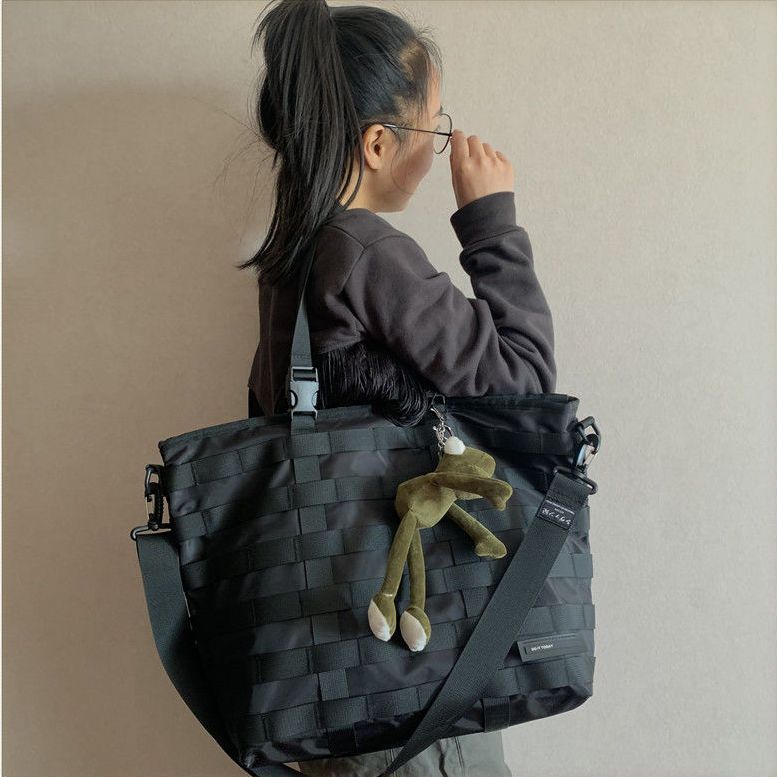 日系潮牌简约单肩包机能风男女斜挎包尼龙布大容量手提包托特包