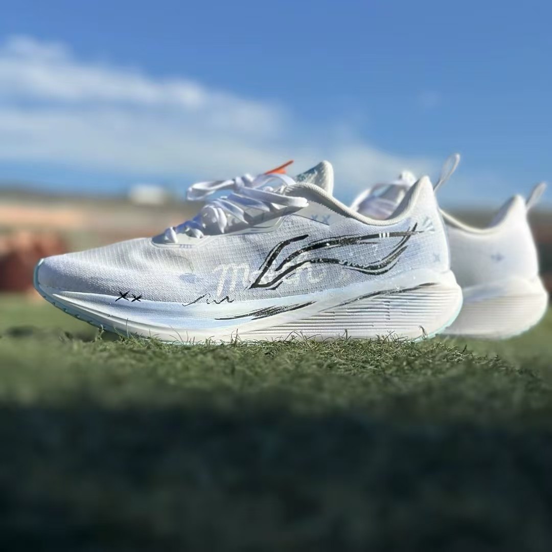 【定制球鞋】李宁吾跃幻影无界百搭轻便透气防滑轻质男子跑步鞋