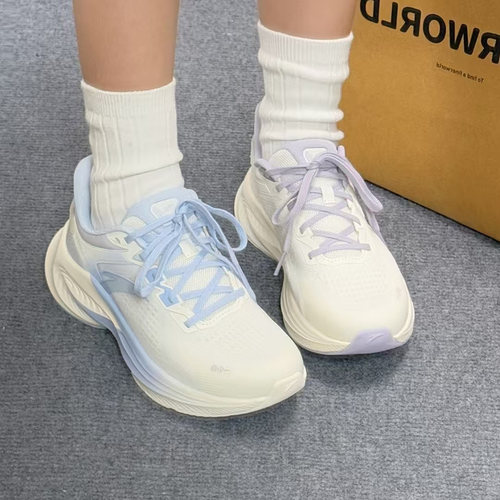 安踏毒刺6代2026春季新品缓震回弹专业跑步鞋女防滑耐磨运动鞋女