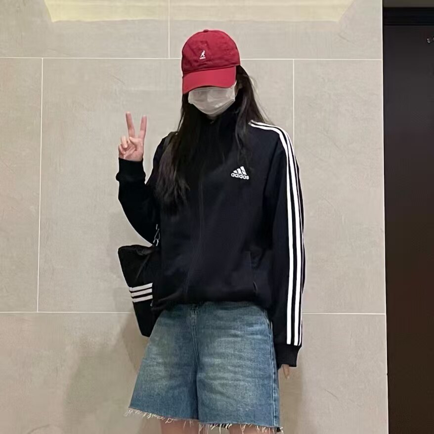 阿迪达斯外套秋季新款针织运动服经典黑色三条杠跑步夹克GK9032