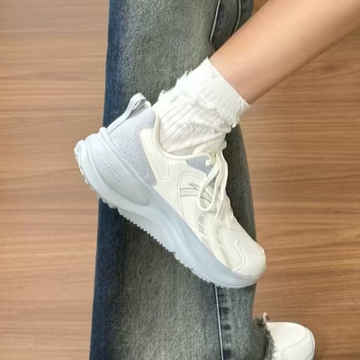 安踏飞驰跑步鞋女2026春季新款革面轻便耐磨防水通勤运动休闲鞋女