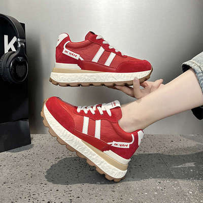 内增高女鞋红色阿甘休闲运动鞋女2025新款春秋季爆款厚底德训鞋