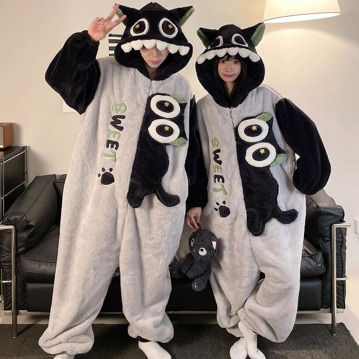 情侣睡衣女加厚珊瑚绒秋冬季可爱连体罗小黑家居服冬天男款卡通