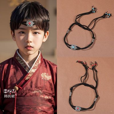 蒙古藏族民风沙漠骑马男童