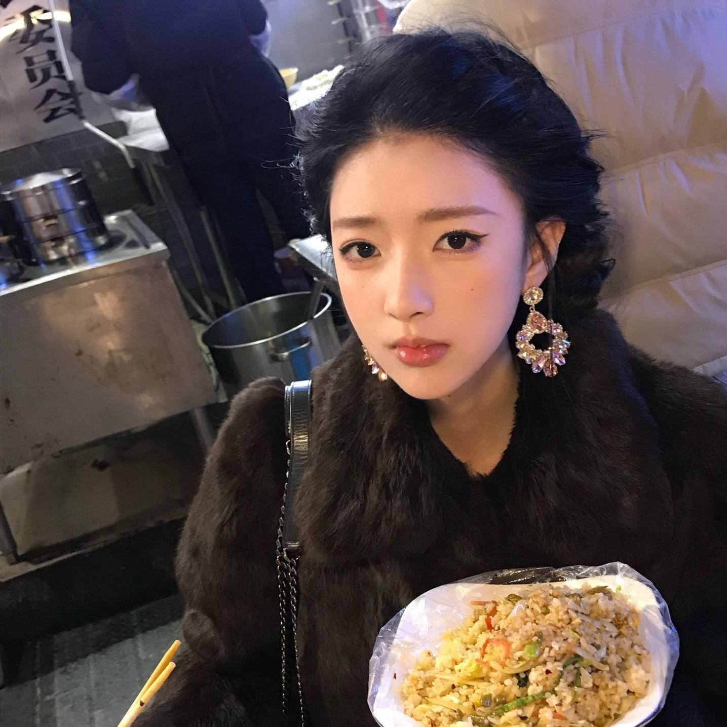 幼琳富家千金轻奢大耳环女无耳洞耳夹古早锆石耳钉长款夸张耳饰