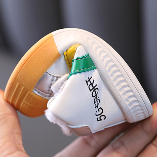 子新款 女宝小板鞋 3岁加绒软底皮面婴幼儿学步鞋 潮2 宝宝秋冬鞋