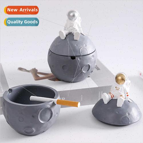 Scandinavian astronaut ashtray lid resin decorative ornament