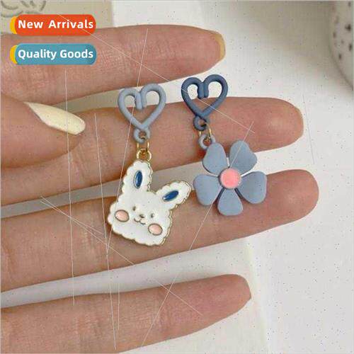 Asymmetric rabb flower earrings female 2023 new tide earring