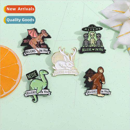 Cute ltle dinosaur metal brooch creative UFO flying saucer a
