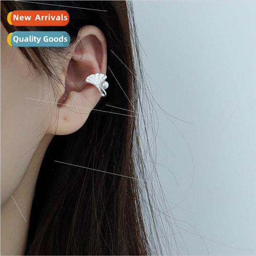 Three lifetimes have apricot ear bone clip Mori leaves whout