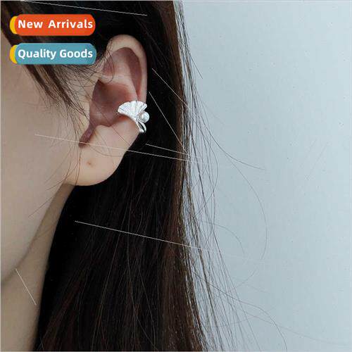 Three lifetimes have apricot ear bone clip Mori leaves whout