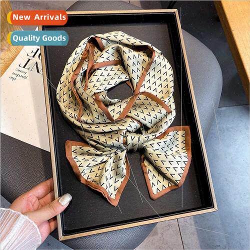 Korean  new thousbirds check simulation silk scarf collarbon