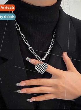 Premium black whe checkered heart necklace women niche splic