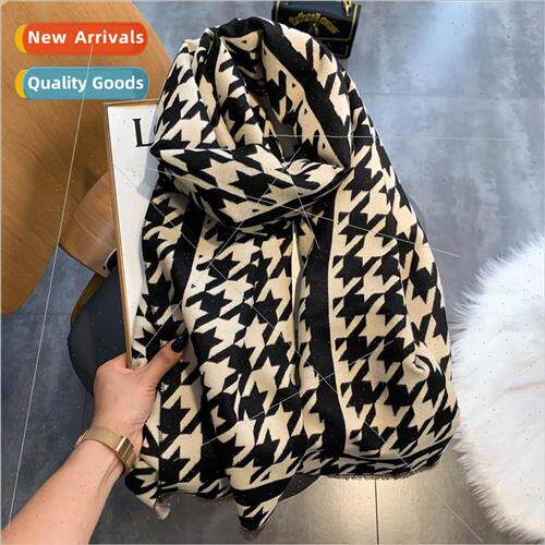 Korean  of the black and whe thousand birds check scarf fema