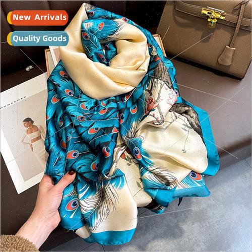 Chinese retro ethnic peacock open screen fashion simulation