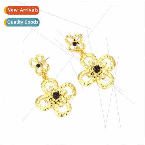 Antique gold hollowed out flower earrings personalized inlai