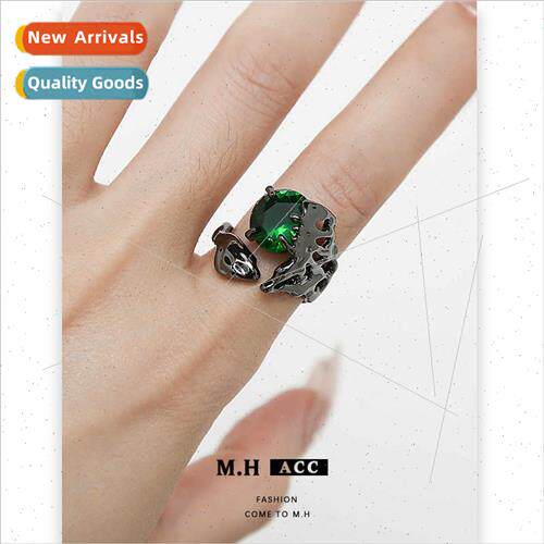 Emerald metal hollow ring female niche dark wind Europe inde