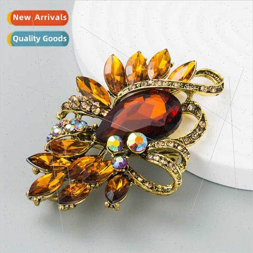 Europe creative geometric glass diamond floral brooch versat