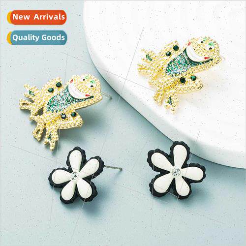 Europe fashion niche cute frog alloy diamond earrings female