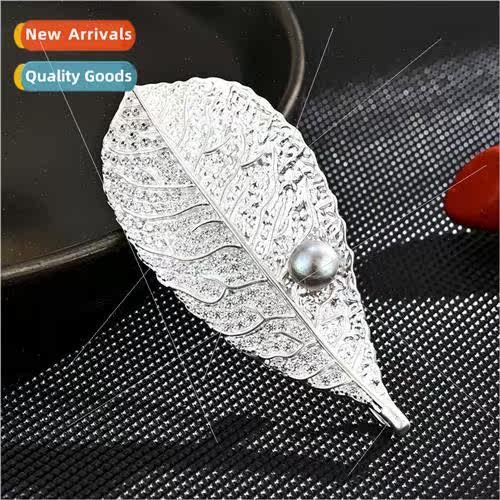 Elegant leaf brooch three-dimensional gold leaf pearl gift p