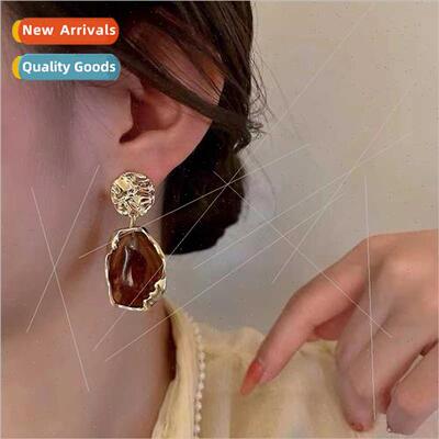 Retro court geometric resin earrings 2023 new tide delicate