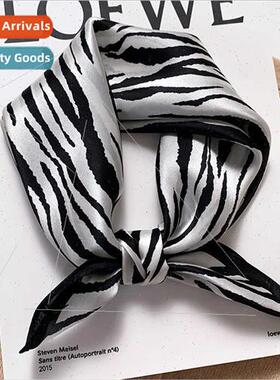 2021 Korea Spring Autumn new leopard silk square scarf femal