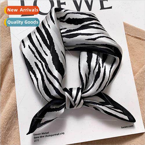 2021 Korea Spring Autumn new leopard silk square scarf femal
