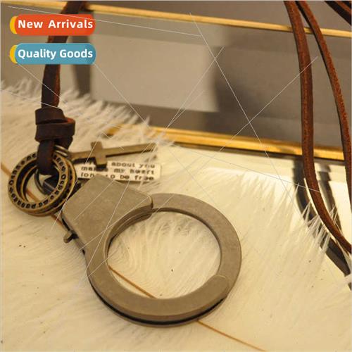 2016 new Europe movable handcuff necklace retro fashion coup