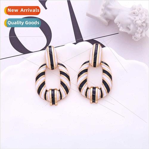 creative senior sense black whe zebra grain earrings tempera