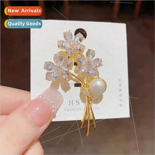 Three flowers pin fashion high-class exquise anti-glare ultr