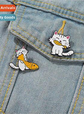 New Japan Korea gentle healing cat small fish cat eating sma