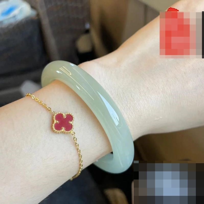 天然新疆青白玉手镯女款圆条细款和田玉晴水镯子正品珠宝玉石