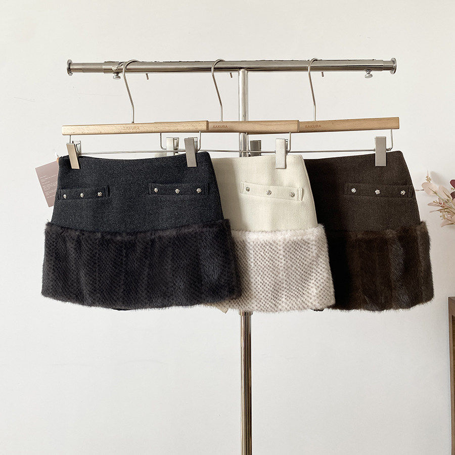 设计感毛毛拼接A字半身裙女2025冬季新款复古高腰短款休闲通勤裙