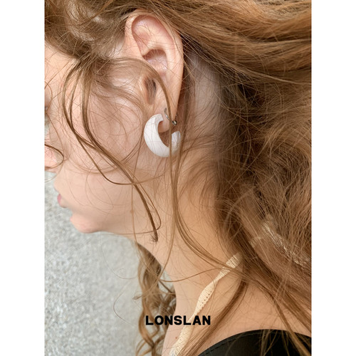 LONSLAN ACC 2025ss 简约白色木质C型耳钉冷淡风耳饰