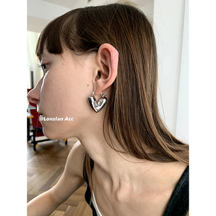 可爱俏皮立体爱心卡扣耳环 2024搭配 LONSLAN ACC