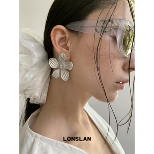 LONSLAN 2025ss气质高质感花朵夸张耳钉珍珠立体感耳饰 ACC
