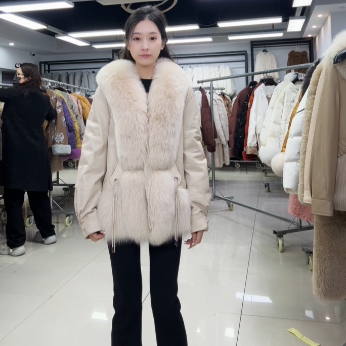 1202芬达  49号 bu退换价格799  衣长