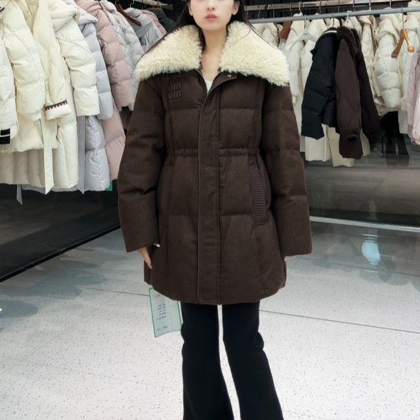 1215芬达  39号 bu退换价格 599 衣长    毛领可拆