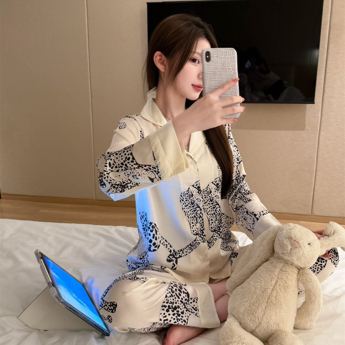 性感睡衣女款2026春夏季冰丝长袖长裤高级感豹纹流行家居服可外穿