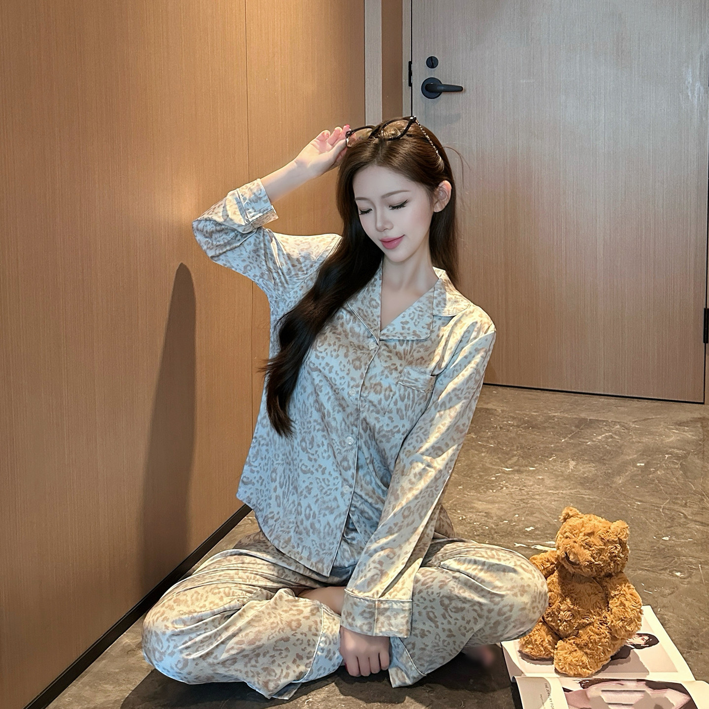 性感睡衣女款秋季2026新款冰丝豹纹长袖休闲慵懒大码可外穿家居服