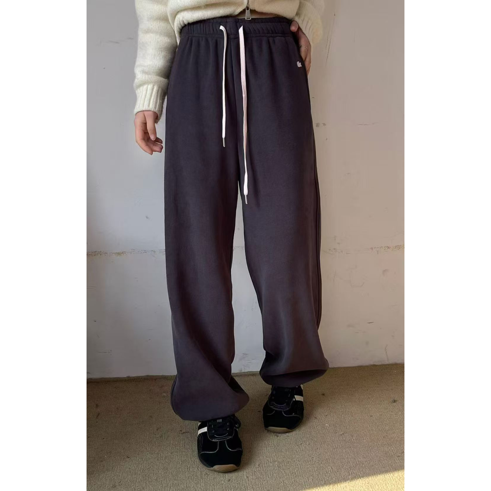 小鳄鱼刺绣收口两穿加绒卫裤